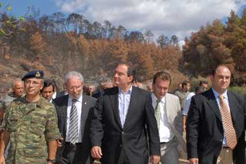 Σε πρώτο πλάνο έθεσε ο πρωθυπουργός την ανασυγκρότηση των πυρόπληκτων περιοχών