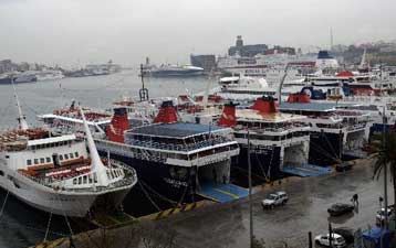 Με πολλά προβλήματα οι θαλάσσιες συγκοινωνίες λόγω των θυελλωδών ανέμων