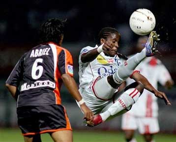 Με δέκα παίκτες η Οσέρ επικράτησε της Μαρσέιγ, συνέχισε με νίκη η πρωτοπόρος Νανσί