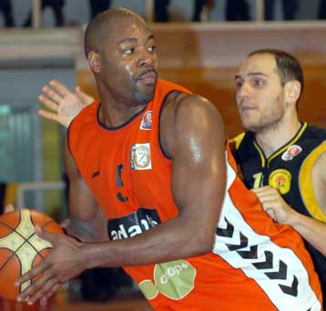 Σε τροχαίο ατύχημα τραυματίστηκαν οι Σάντερς και Σιμς του Πανελληνίου