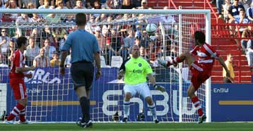 Βρήκε δίχτυα ο Γκέκας, «τεσσάρα» και πρωτιά για την Μπάγερν Μονάχου