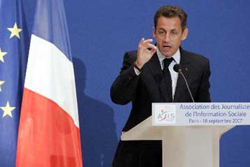 Όρους θέτει ο Σαρκοζί για επιστροφή της Γαλλίας στο στρατιωτικό σκέλος του ΝΑΤΟ