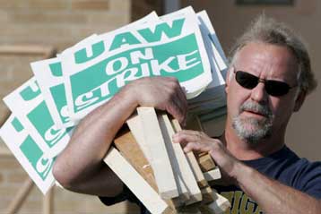 Απεργούν οι εργαζόμενοι της General Motors για τα ασφαλιστικά δικαιώματα