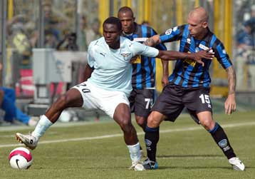 «Οπλοστάσιο» κουβαλούσαν 66 οπαδοί της Λάτσιο που συνελήφθησαν την Κυριακή