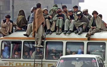 Τραγωδία στο Αφγανιστάν από τη μετωπική σύγκρουση δύο λεωφορείων