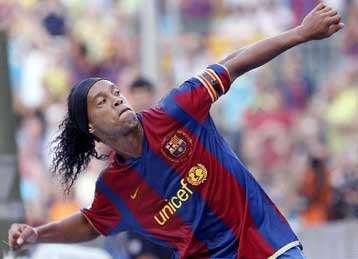 Τραυματίας ή δυσαρεστημένος ο Ροναλντίνιο στη Μπαρτσελόνα