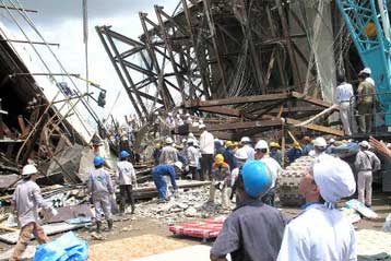 Τραγωδία από κατάρρευση γέφυρας στο Βιετνάμ