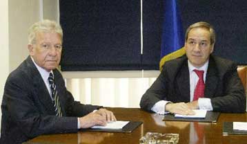 Σε μείωση συντάξεων και αύξηση ορίων ηλικίας οδηγούν οι προτάσεις της επιτροπής Αναλυτή