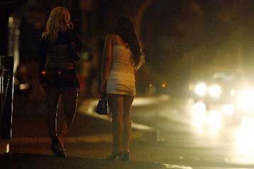 Επί τόπου πρόστιμα στους πελάτες εκδιδόμενων γυναικών στην Ιταλία