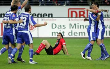 Ο Γκέκας διατήρησε τη Λεβερκούζεν στους τρεις βαθμούς από την Μπάγερ