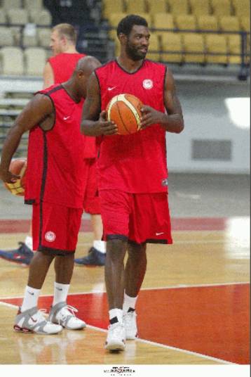 Γουντς και Ματσιγιάουσκας οδήγησαν τον Ολυμπιακό στο 92-80 επί της Μανρέσα