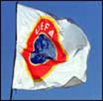 Η UEFA δίνει στην ΕΠΟ 604.000 ευρώ για τους πυρόπληκτους