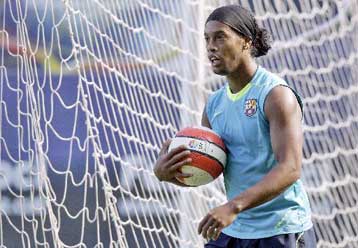 Επιστρέφει ο Πουγιόλ, παραμένει …τραυματίας ο Ροναλντίνιο