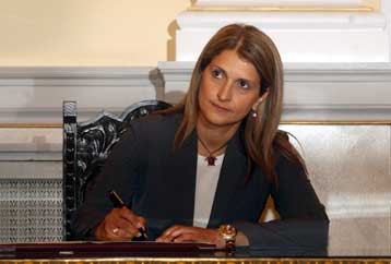 Στόχος η διασφάλιση των εργαζομένων των Ελληνικών Ναυπηγείων, λέει η Σ.Καλαντζάκου