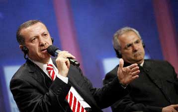 Το ΡΚΚ έχει αμερικανικά άρματα, ισχυρίζεται ο Ερντογάν