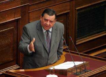 Βολές Καρατζαφέρη κατά της κυβέρνησης με αιχμή τα εθνικά θέματα