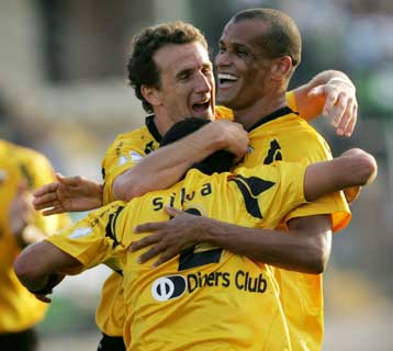 «Κεντούσε» ο Ριβάλντο στη Λιβαδειά και η ΑΕΚ με 4-0, έκανε το… 3-0