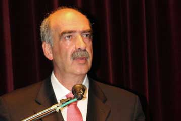 Εκλογικός νόμος και ορίζοντας κυβερνητικής θητείας ανεβάζουν το πολιτικό θερμόμετρο