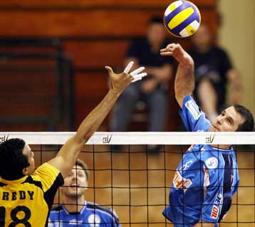 Με νίκη επί της Λαμίας στο τάι-μπρέικ μπήκε η ΑΕΚ στο πρωτάθλημα