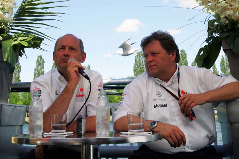 Η Mercedes-Benz στηρίζει τη McLaren