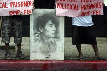 Φόβοι για την τύχη εκατοντάδων συλληφθέντων από τη χούντα της Μιανμάρ