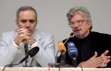 Σύλληψη 17 μελών του αντιπολιτευόμενου κινήματος του Γκάρι Κασπάροφ «Αλλη Ρωσία»