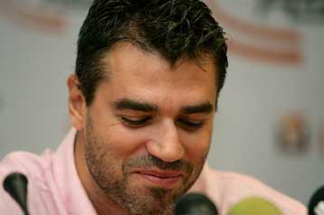 Ο Σιγάλας αδειάζει την… μπαταρία του πρωταθλητή και κυνηγά πλέον τη ζωή