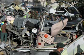 Δώδεκα νεκροί από επίθεση αυτοκτονίας εναντίον λεωφορείου στο Αφγανιστάν