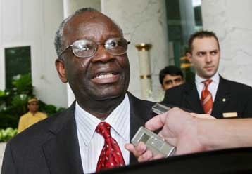 Με τον ηγέτη της χούντας της Μιανμάρ συναντήθηκε ο ειδικός απεσταλμένος του ΟΗΕ