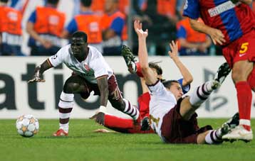 Δύσκολη επικράτηση της Αρσεναλ στο Βουκουρέστι, θεαματική η Σεβίλη μετά από καιρό