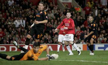 Καλύτερη η Ρόμα αλλά η Μάντσεστερ νικήτρια, πήρε το διπλό η Σπόρτιγκ