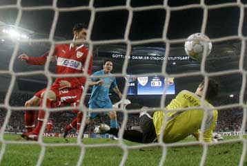 Πέρασε από τη Στουτγάρδη η Μπαρτσελόνα και η Ρέιντζερς από το «Ζερλάν»