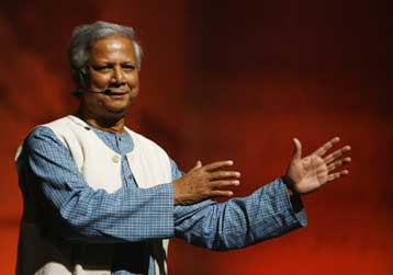 Συνάντηση Αλογοσκούφη με τον νομπελίστα «τραπεζίτη των φτωχών»