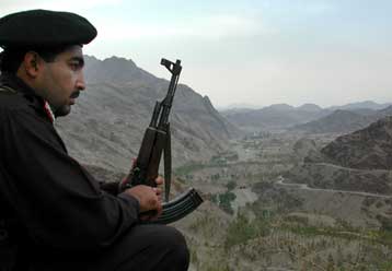 Τρεις Πακιστανούς στρατιώτες εκτέλεσαν αντάρτες προσκείμενοι στην Αλ Κάιντα