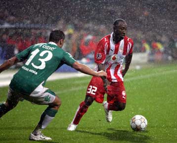 Υπερήφανος που συμμετείχε στην ιστορική εκτός έδρας νίκη του Ολυμπιακού ο Λούα Λούα