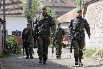 Αλβανοί αντάρτες του Κοσόβου δηλώνουν ότι θα πολεμήσουν για ανεξαρτησία