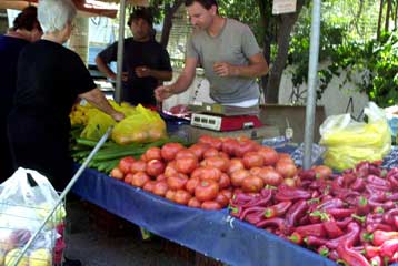Αντιτίθεται στην εμπορική επέκταση λαϊκής αγοράς ο Εμπορικός Σύλλογος Πειραιά