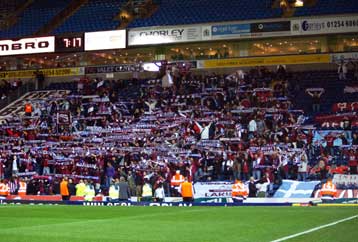 Όρθιο στο «Ίγουντ Παρκ» το… αλογάκι και η Λάρισα στους ομίλους