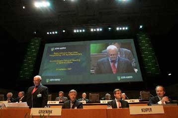 Αποσύρθηκε η Barclays από τη διεκδίκηση της ολλανδικής ABN