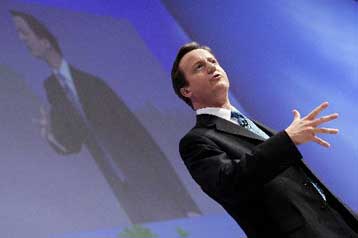 Ανάκαμψη των Τόρις στις δημοσκοπήσεις απομακρύνει (;) τις πρόωρες στη Βρετανία