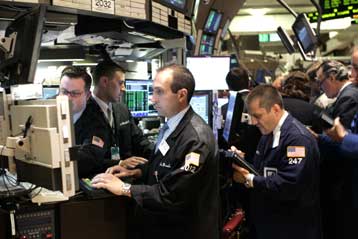 Ρεκόρ για τον S&P 500 στη Γουόλ Στριτ, κέδρη στα ευρωπαϊκά χρηματιστήρια την Παρασκευή