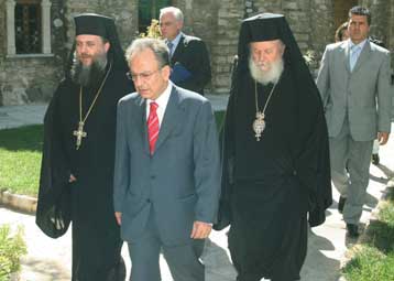 Ενημέρωση Σιούφα από τους συνοδικούς μητροπολίτες για την υγεία του Αρχιεπισκόπου