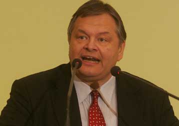 Για νέα αντιπολίτευση από την οποία θα προκύψει το ΠΑΣΟΚ της νίκης μίλησε ο Ευ.Βενιζέλος