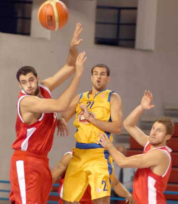 Πλήρωσε τα αμυντικά κενά του ο Ολυμπιακός και έχασε 95-81 από την Μακάμπι