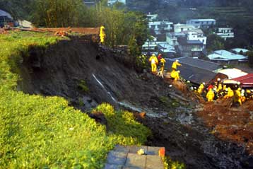 Ένα εκατομμύριο άνθρωποι εγκατέλειψαν τα σπίτια τους στην Κίνα εξαιτίας καταιγίδας