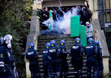 Εκατοντάδες συλλήψεις στην Κοπεγχάγη μετά από συγκρούσεις διαδηλωτών- αστυνομίας