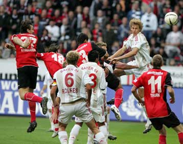 Ο Κυργιάκος συνέχισε το… συρτάκι στη Φρανκφούρτη, «τριάρα» από την Μπάγερν