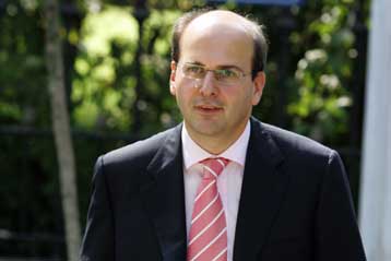 Θα προσπαθήσουμε να κρατήσουμε την Ολυμπιακή ζωντανή, λέει η κυβέρνηση