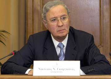 Τολμηρές μεταρρυθμίσεις σε οικονομία και Ασφαλιστικό συνιστά ο Ν.Γκαργκάνας