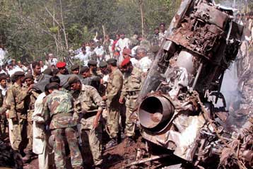 Κατέπεσε ελικόπτερο της συνοδείας του Π.Μουσάραφ – Σώος ο πρόεδρος του Πακιστάν